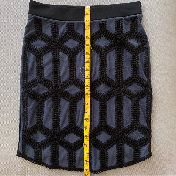 💙 H&M navy and black knit and suede skirt - Picture 3 of 4